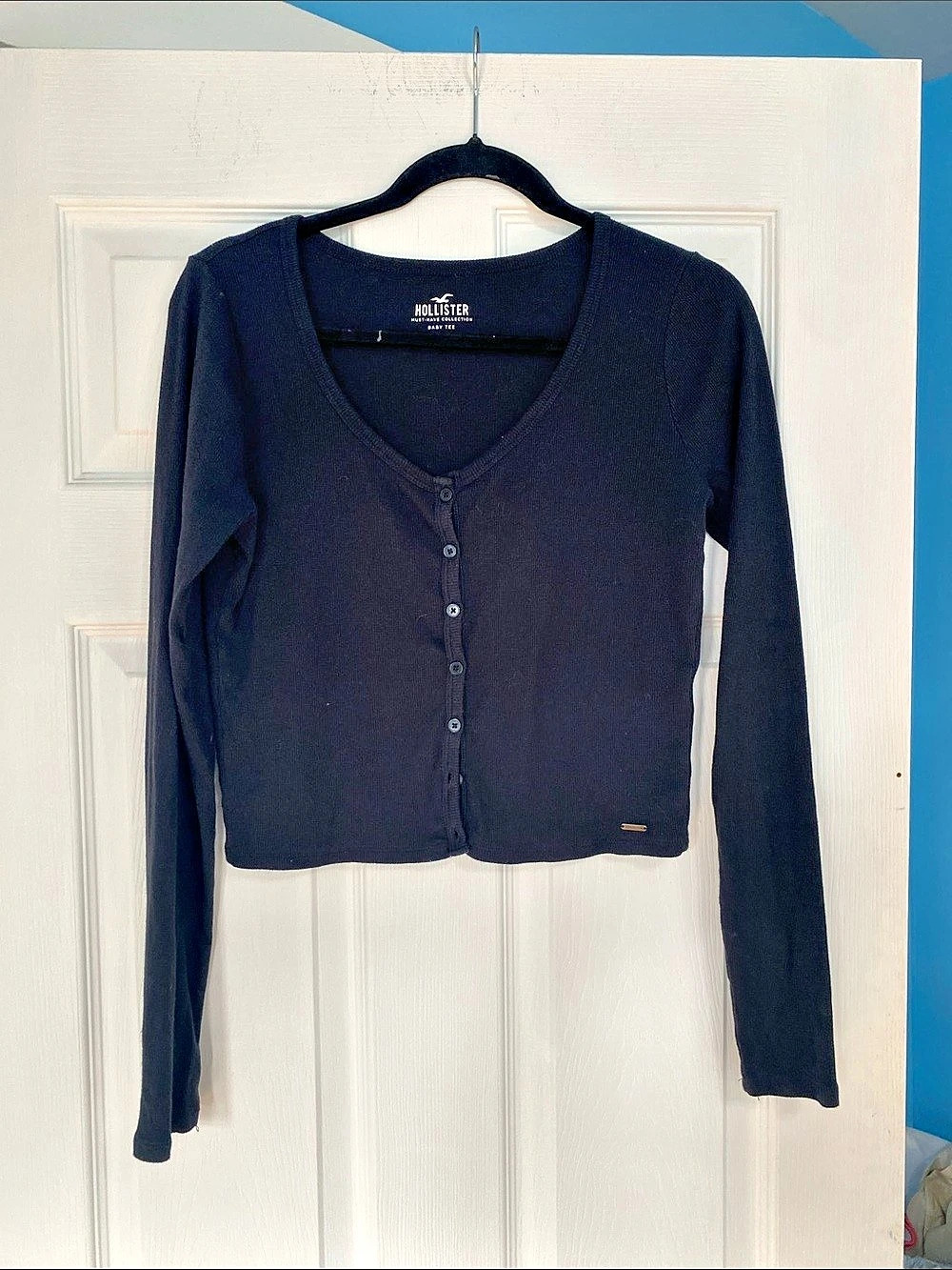 Hollister Must-Have Collection Baby Tee Black Long Sleeve large good condition!